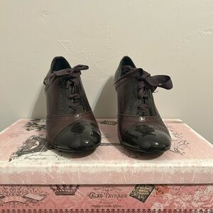 Gianni Bini Lace-Up Two-Tone Women's Oxford Heels